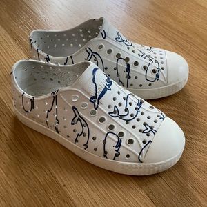 Native Jefferson Whale Pattern Size 10